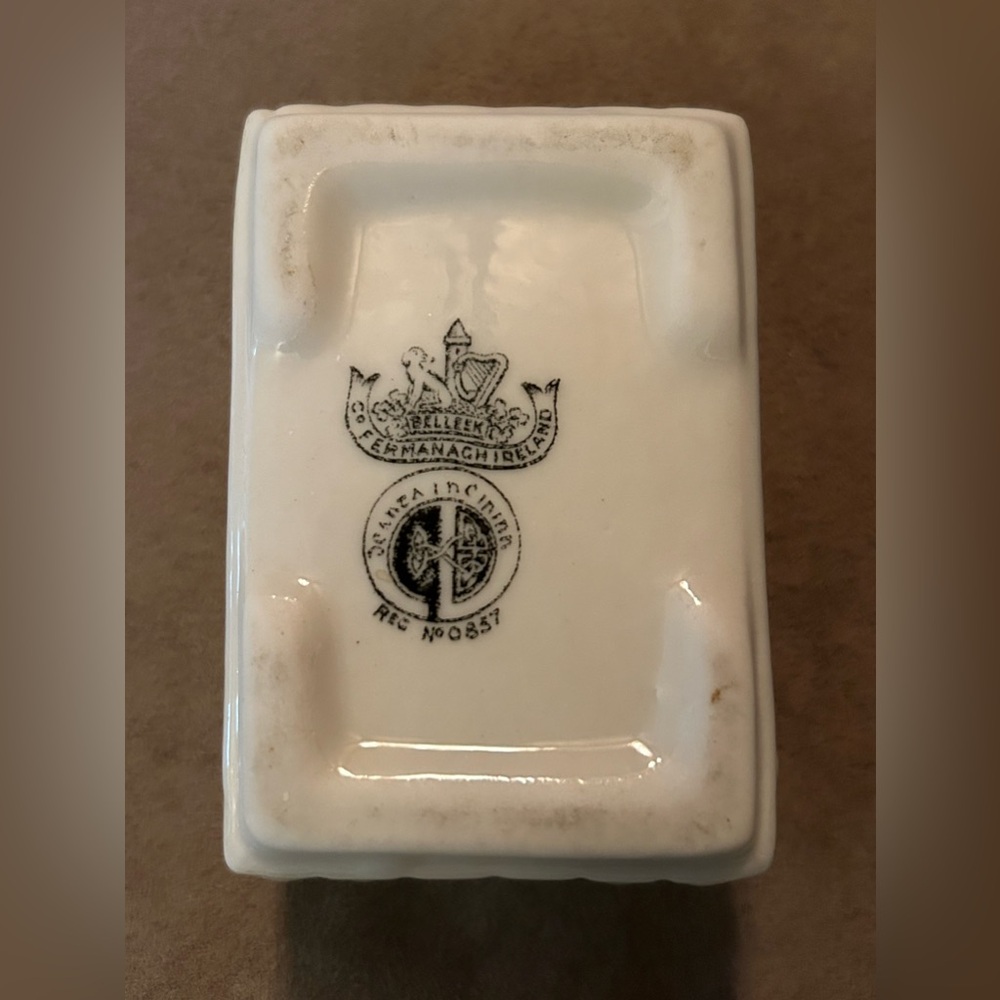 Vintage Belleek Acorn Lidded Box - Picture 8 of 15